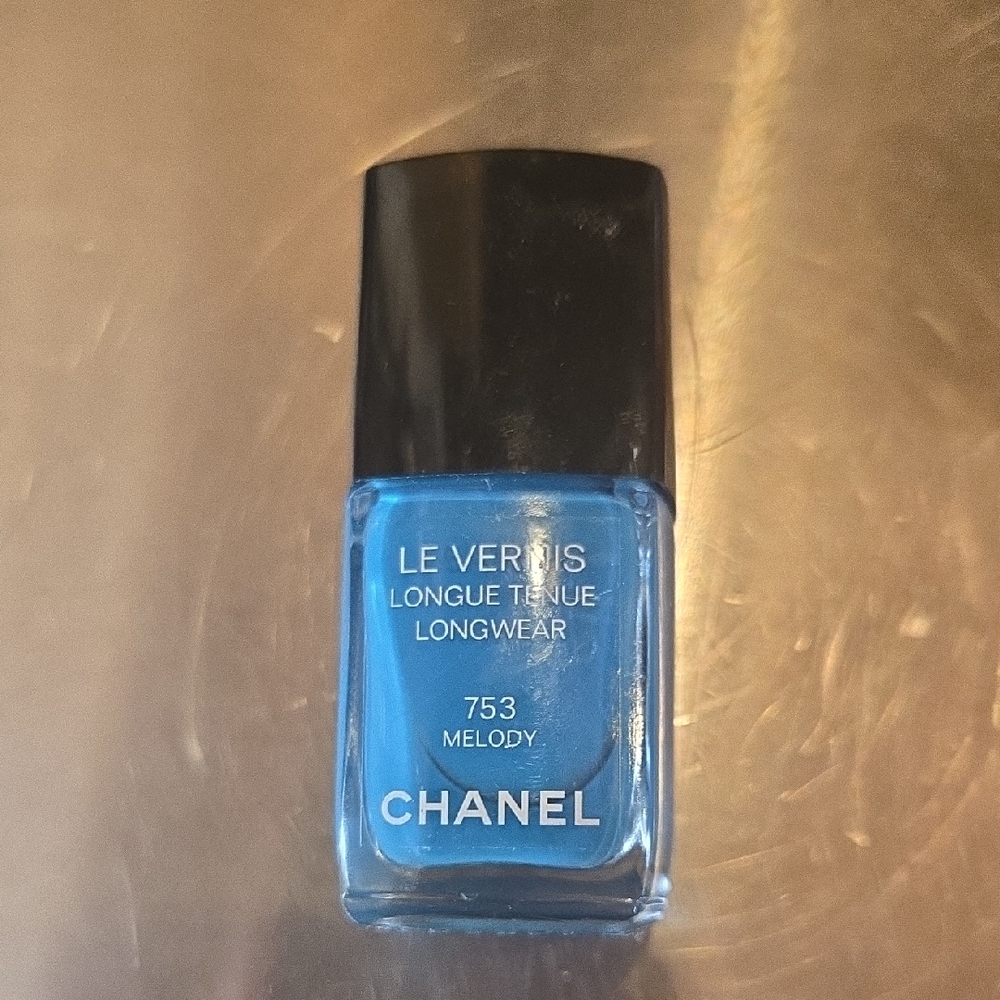 CHANEL Le Vernis Longwear Nail Polish in Vibrant Blue